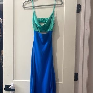 Colorblock twisted cutout midi dress